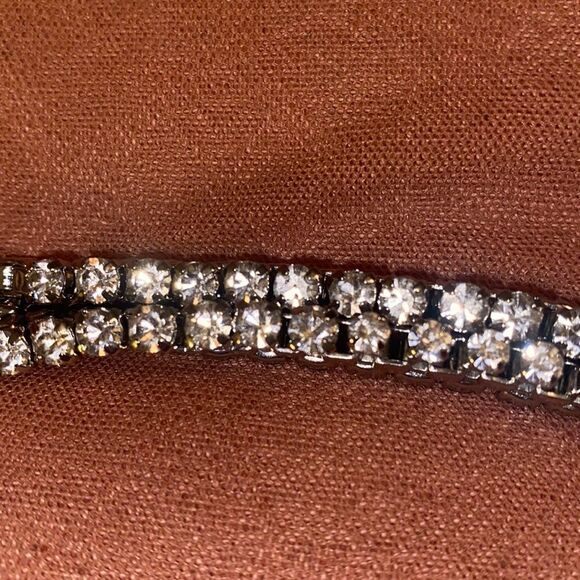 Ann Taylor Chain Link Necklace with Crystals! - Picture 3 of 13